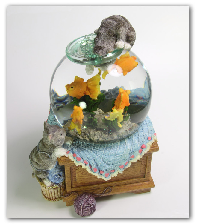 Schneekugel mit Aquarium und Katzen mit Spieluhr
