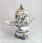 Schmuck- Ei nach Faberge Art mit Karussellpferd und Spieluhr 