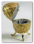 Spieluhren-Schmuck-Ei goldfarben nach Faberge-Art aus emailiertem Metall